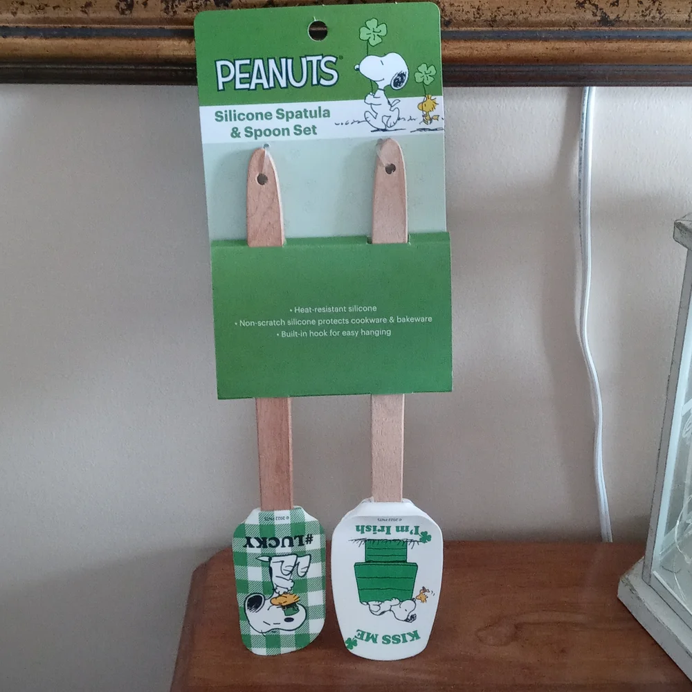 Snoopy spatulas